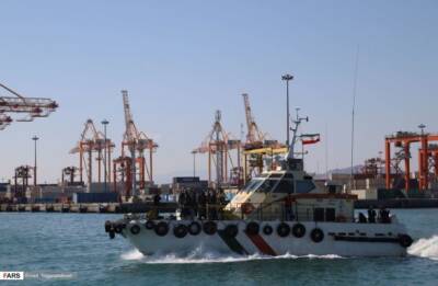 В Иране в порту перевернулся строящийся военный корабль - eadaily.com - Иран - Пакистан - Бендер-Аббас