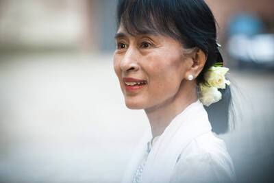 Аун Сан Су Чжи - Мин Аун Хлайн - Лидера оппозиции Мьянмы приговорили к четырем годам тюрьмы - lenta.ru - Китай - Бирма