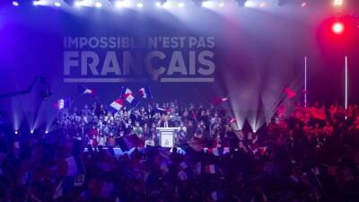 Обзор зарубежных СМИ: инцидент на митинге во Франции и новое извержение в Индонезии