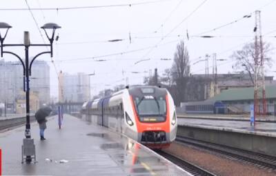 Малолетние вандалы атаковали новый поезд в Одессе, кадры "Такая дикость творится"