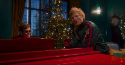 Элтон Джон и Эд Ширан в Gucci с головы до ног представили яркий рождественский клип