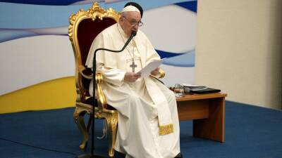 Папа римский Франциск обратился к молодежи по поводу соцсетей
