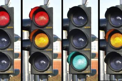 В Саратове на аварийных перекрестках подключили 13 светофоров
