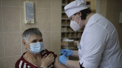 В Москве рассказали о ситуации с вакцинацией пожилых граждан от коронавируса