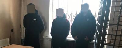 В Новосибирске двое подростков с ножом отобрали у сверстников телефоны