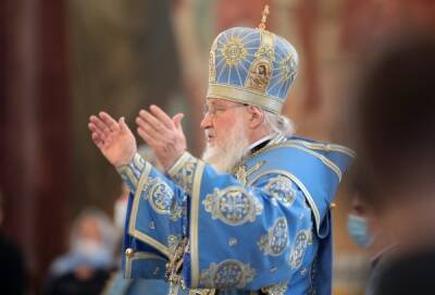 Вирусолог оценил призыв патриарха Кирилла не опасаться заразиться коронавирусом в храмах