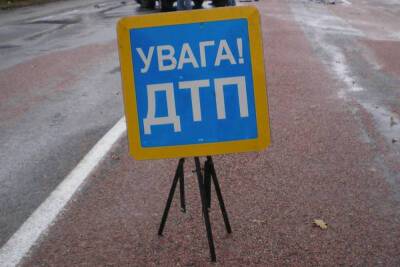 На Луганщине сотрудник полиции за рулем ВАЗ повредил опору освещения и уехал с места ДТП