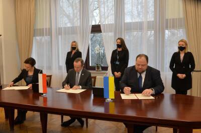 На межпарламентской ассамблее Украины, Литвы и Польши подписан итоговый документ, в котором осуждаются действия российских и белорусских властей
