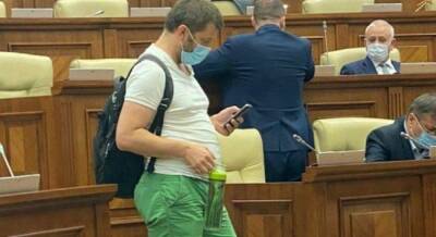 Парламенту Молдавии нужен дресскод: «Депутаты словно шантрапа из пивной»