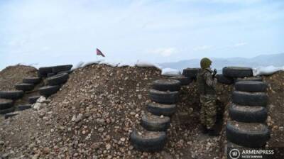 Армения проверила готовность боевых позиций на границе с Азербайджаном