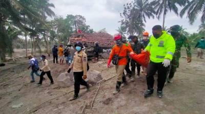 Число погибших в результате извержения вулкана в Индонезии достигло 22