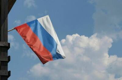В 2022 году на оснащение школ флагами России направят 970 млн рублей