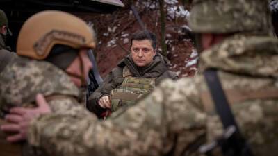 Зеленский посетил украинскую передовую в Донбассе