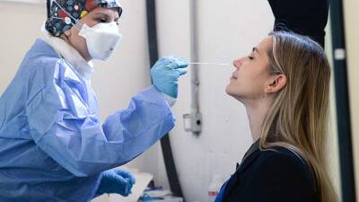 Эксперт рассказал о стратегии борьбы со штаммом коронавируса «Омикрон» в РФ