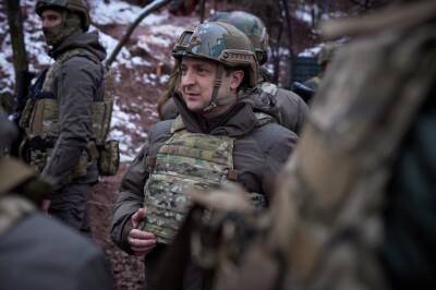 Зеленский побывал на передовых позициях ВСУ на Донбассе