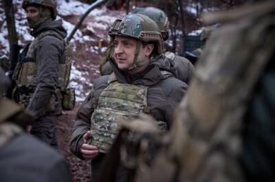 Влдимир Зеленский в день вооруженных сил Украины приехал на передовую в Донбассе
