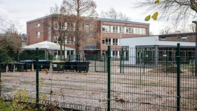 €150 000 ущерба: школьники ворвались в школу, устроили там пожар и беспорядки