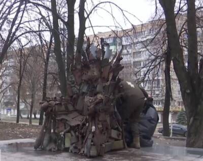 «Игра престолов» в Запорожье: в городе установили «боевой» Железный трон