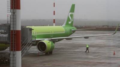 СК завел дело после экстренной посадки самолета S7 в Иркутске