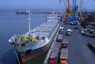 В иранском порту перевернулся военный корабль: есть погибший. ФОТО. ВИДЕО