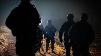 СМИ: Среди солдат, охраняющих восточную границу от мигрантов — вспышка Covid-19