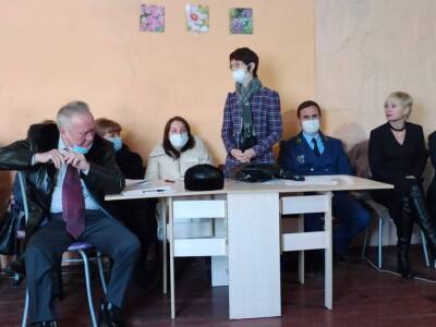 В Челябинской области власти встретились с жителями села, где хотят оптимизировать школу