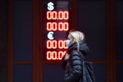 Bloomberg: новые санкции против России ограничат обмен рубля