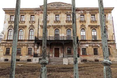 В Иваново вандалы уничтожают историческую ограду, за которой растет почти двухсотлетний дуб