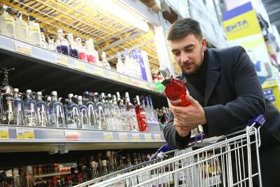 Главу Минпромторга попросили разрешить продажу алкоголя в новогоднюю ночь