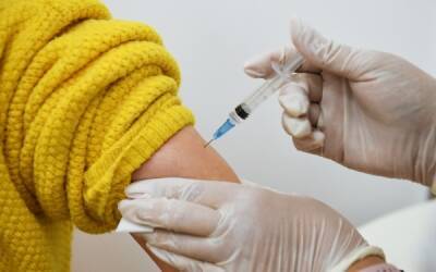 Вирусолог рассказал о желании многих людей привиться зарубежными вакцинами «хоть завтра»