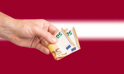 Поднимут зарплату? Что планирует сделать ЕС с оплатой труда латвийцев