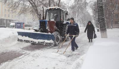 Мэр Уфы предостерег водителей, чьи автомобили будут мешать уборке снега