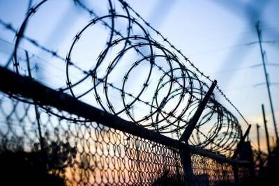 В Мурманской области тюремный надзиратель отправится в тюрьму за взятку