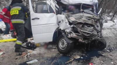 В Черниговской области грузовик столкнулся с маршруткой: 10 человек погибли, есть пострадавшие