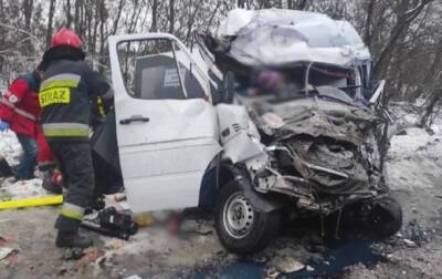 Под Черниговом 10 человек погибли в ДТП