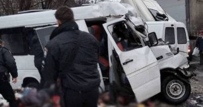 Под Черниговом грузовик врезался в маршрутку, 11 погибших (фото)
