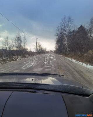 Жители Соловьевки все еще добираются домой по грязи, несмотря на обещания властей