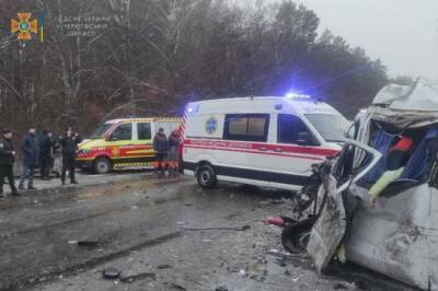 Под Черниговом столкнулись грузовик и маршрутка: погибли 11 человек