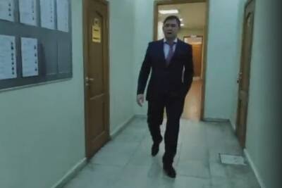 Активистка против QR-кодов обвинила спикера воронежской облдумы Владимира Нетесова в том, что он выхватил у нее телефон