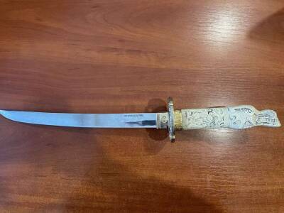 На Львовщине в посылке из США нашли меч самурая