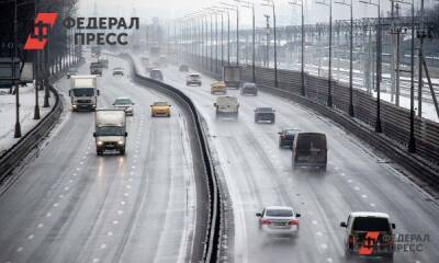 Скорость движение автомобилей на КАД Петербурга ограничили из-за снегопада