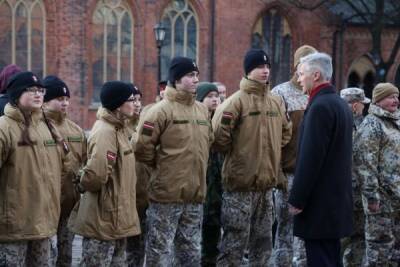 Армия Латвии набирает 270 инструкторов для обучения школьников военному делу