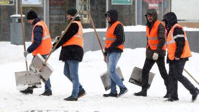 Коммунальные службы Подмосковья усилили работу из-за снегопада