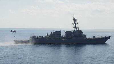 Пользователи Twitter высмеяли внешний облик эсминца USS Laboon на фото с кораблем ВМФ РФ