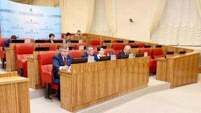 Депутаты Заксобрания Ямала на заочном заседании поддержали закон о QR-кодах