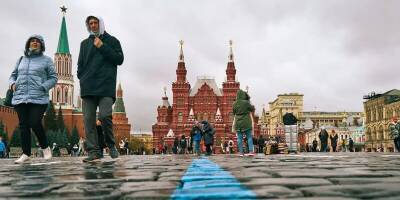На Красной площади в Москве задержали мужчину, пытавшегося прибить свои половые органы к брусчатке