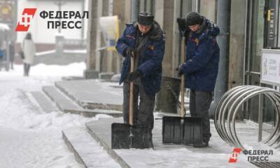 Мэрия Сургута проверяет, как торговые сети справляются с уборкой снега у супермаркетов