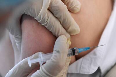 Вирусолог назвал сроки получения данных об эффективности вакцин против омикрона