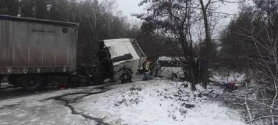 На Чернігівщині зіткнулися вантажівка та мікроавтобус: число загиблих зросло до 13