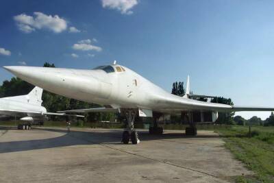 Политолог Лазарев: Украина под влиянием США лишилась бомбардировщиков Ту-160